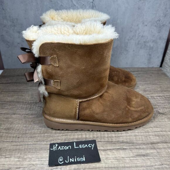 UGG~Women's~Chestnut Bailey Bow II~Short Sheepskin Boots(1016225)~Size 6 - Picture 2 of 12